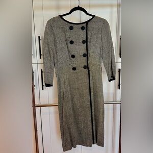 Vintage 1960s Mod Linen‎ Dress with tailored silhouette
